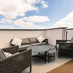 Super High End 1 Bed With Balcony - Central West Bridgford